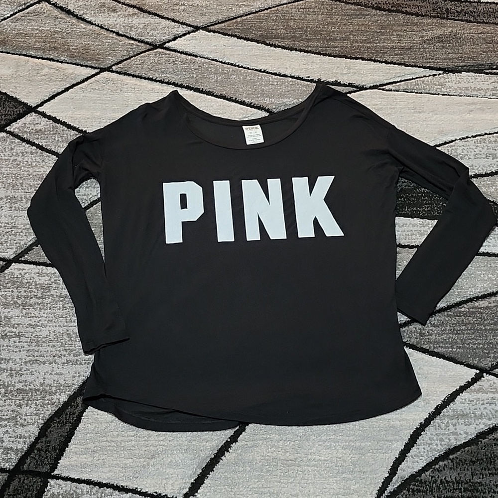 VS PINK 2016 BLACK LOGO SCOOP CAMPUS FIT LONG-SLEEVED SHIRT